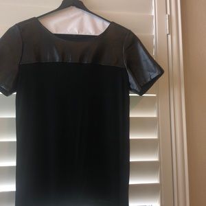 Black shirt sleeve shirt